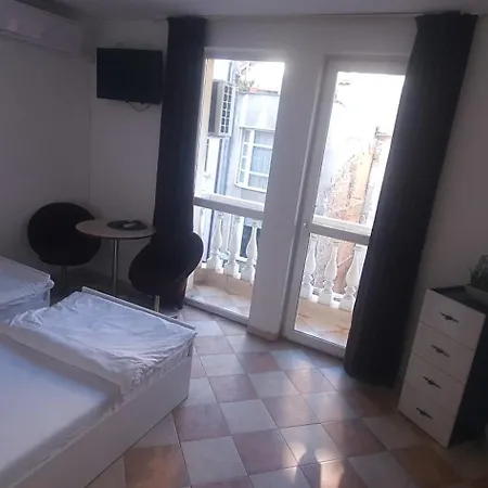 паи хост Hostel *