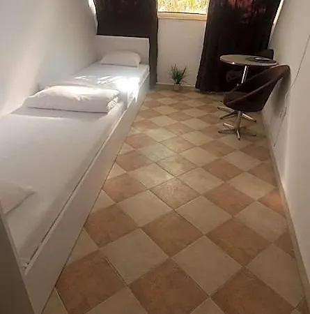 Hostel паи хост *
