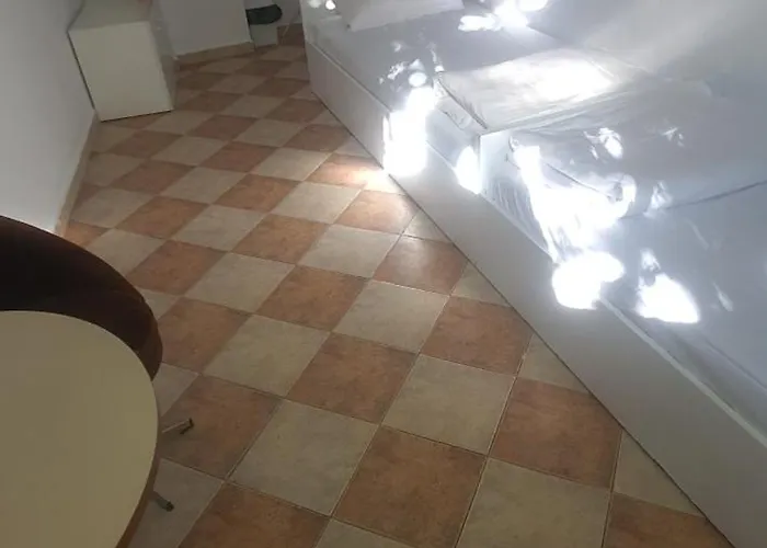 паи хост Hostal *