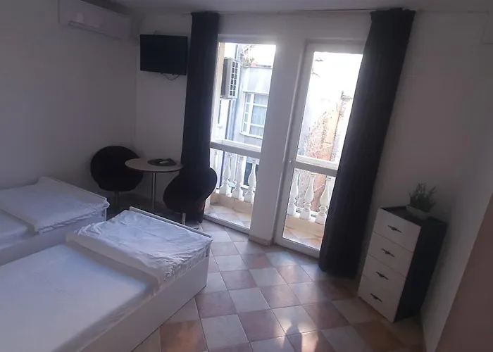 паи хост Hostal *