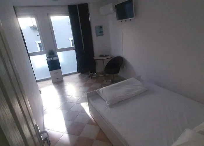 Hostal паи хост *